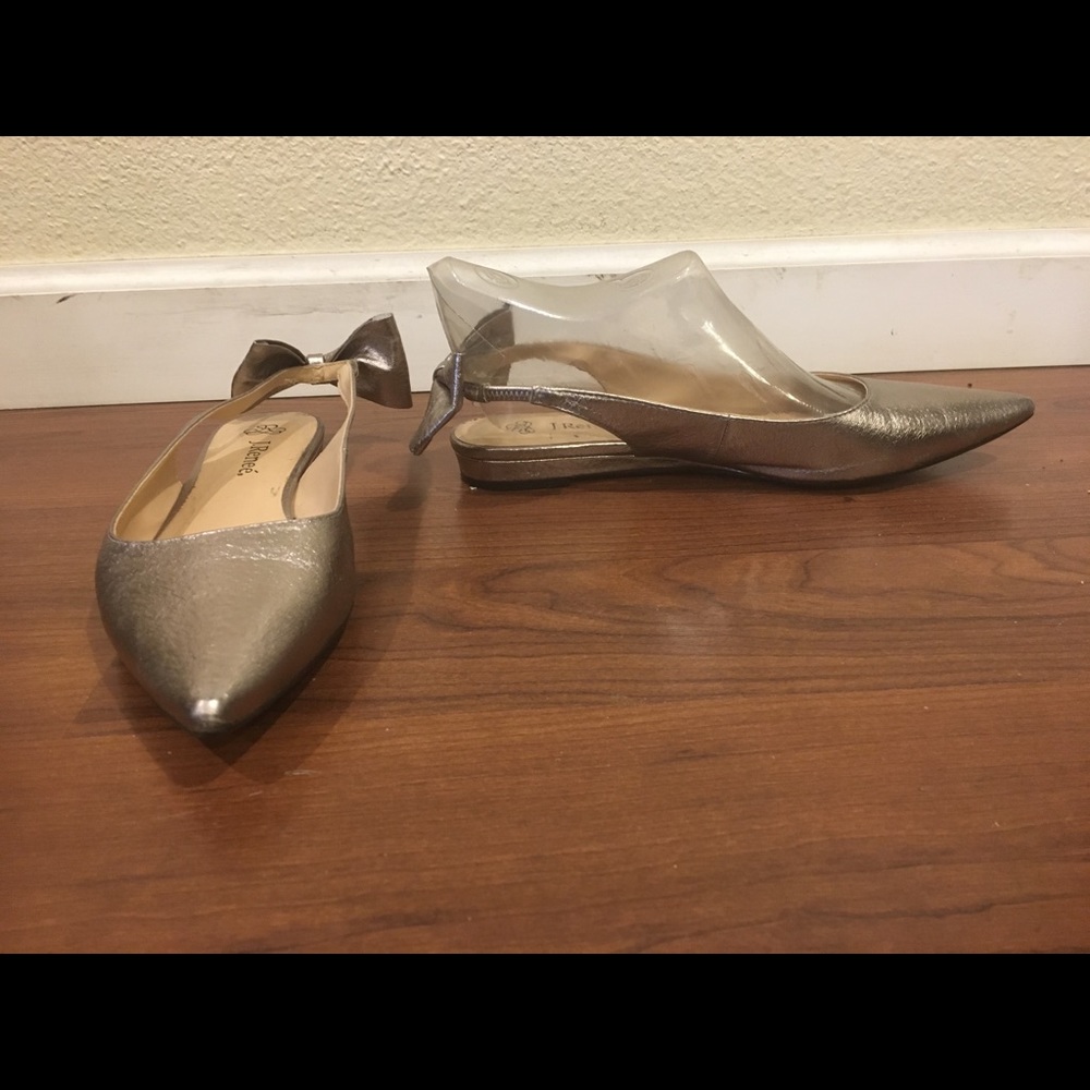 J. Reneé Silver Pointy Toe Slingback size 8.5